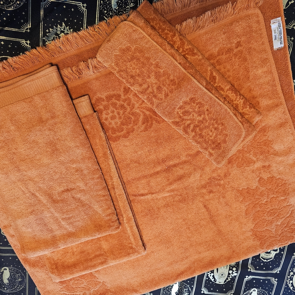 Orange Textured Bath Towel Set